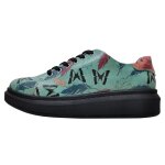 Bunte Sneaker mit schönen Motiven und kreativen...