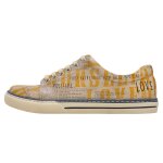 Bunte Sneaker mit schönen Motiven und kreativen...