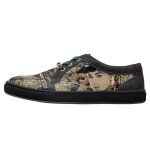 Bunte Sneaker mit schönen Motiven und kreativen...