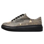 Bunte Sneaker mit schönen Motiven und kreativen...