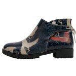 Bunte Boots mit schönen Motiven und kreativen...