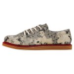 Bunte Halbschuhe mit schönen Motiven und kreativen...